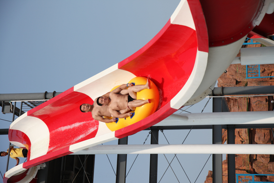 Funnuy Custom Water Slides , Amusement Park Boomerang Aqua Slide For 2 People Family Fun